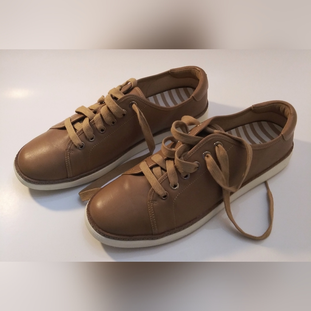 Vionic Sunny Leah Sneaker Women Size 9 Lace-Up Tan Comfort Flat Shoe Round Toe